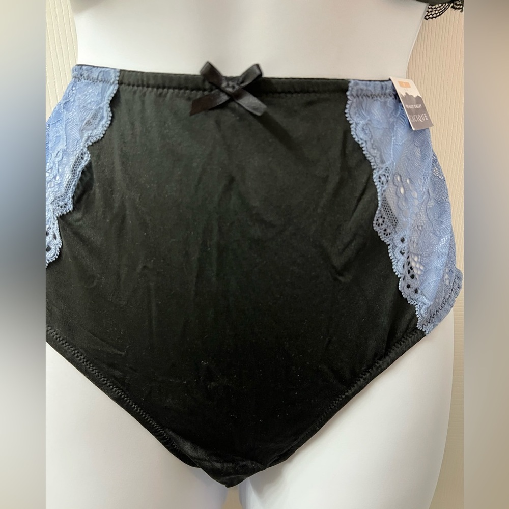Black and light blue cheeky